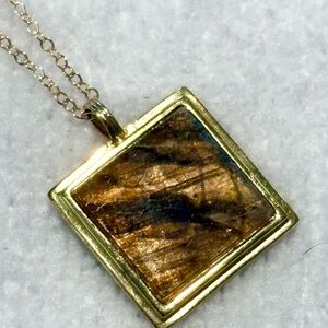 Muns Square Gold Labradorite Pendant Necklace